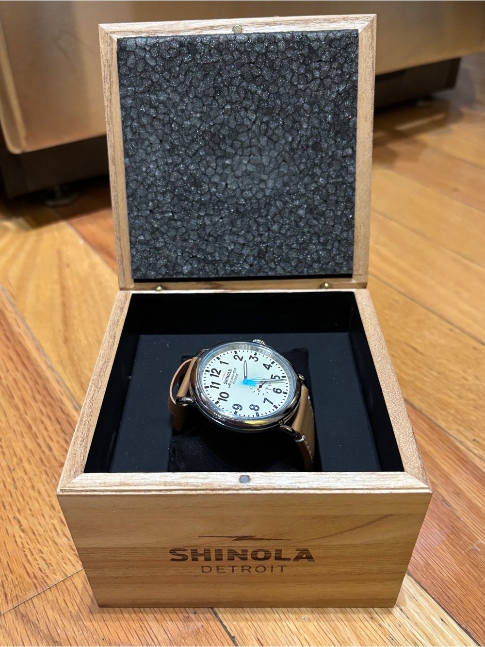 Shinola The Runwell Cream Mens 47mm Dial Leather Strap Argonite 1069 Watch w Box - Picture 5 of 13